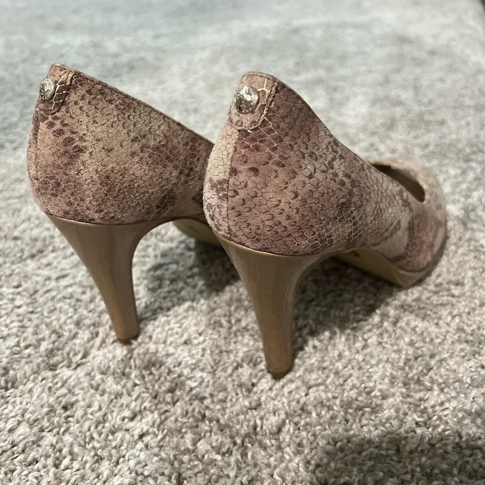 Anne Klein Peep Toe Heels (Size 7.5) - Picture 4 of 4